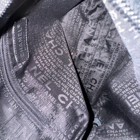 Authentic CHANEL Medium Ultimate soft Hobo Bag - Picture 8 of 11